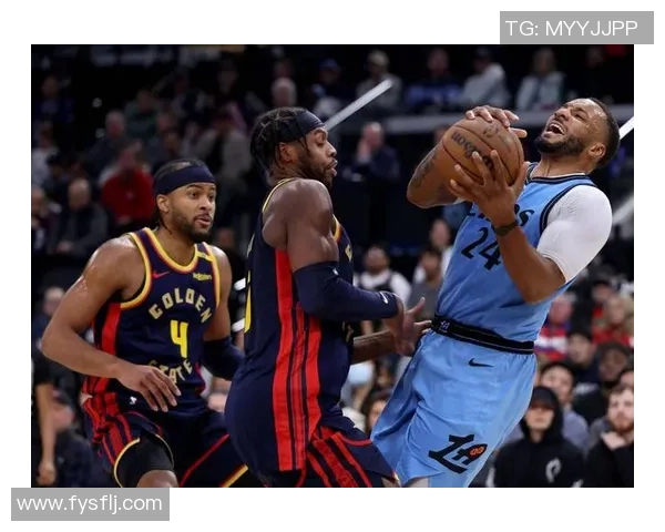 勇士队在与鹈鹕的激战中狂砍13记三分球展现强大火力 勇士队在与鹈鹕的激战中狂砍13记三分球展现强大火力